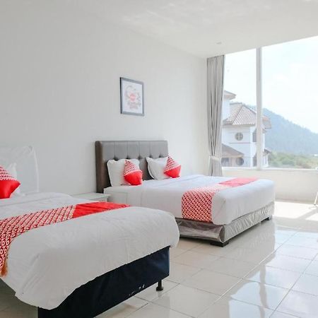 Oyo 1194 Villa Bukit Panderman Residence Batu  Exterior foto
