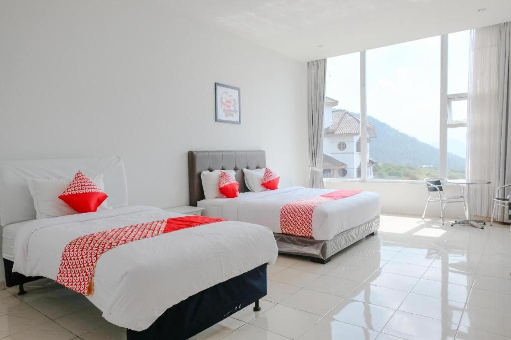 Oyo 1194 Villa Bukit Panderman Residence Batu  Exterior foto