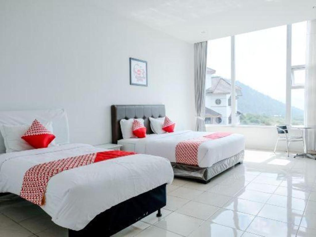 Oyo 1194 Villa Bukit Panderman Residence Batu  Exterior foto