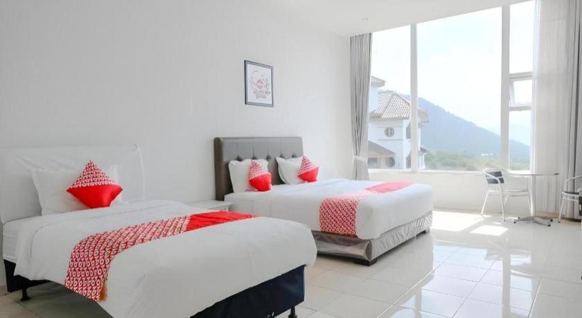 Oyo 1194 Villa Bukit Panderman Residence Batu  Exterior foto